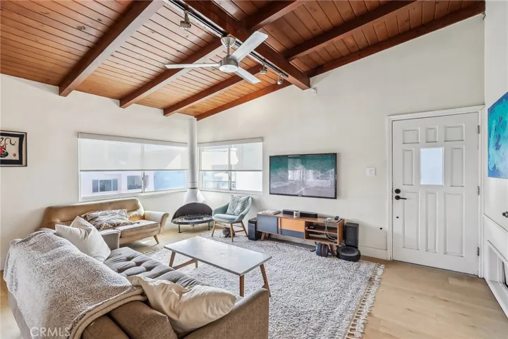 225 9th Street, Manhattan Beach, California 90266