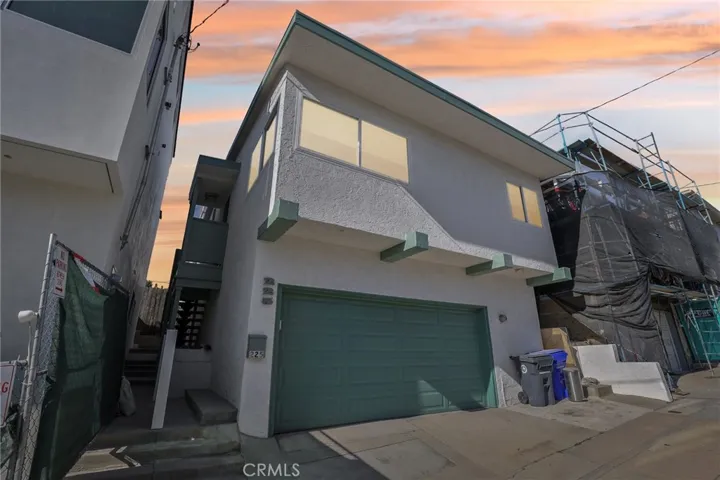 225 9th Street, Manhattan Beach, California 90266