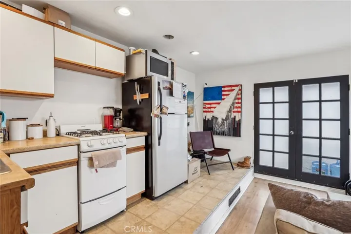 225 9th Street, Manhattan Beach, California 90266