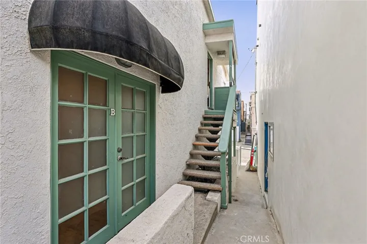 225 9th Street, Manhattan Beach, California 90266