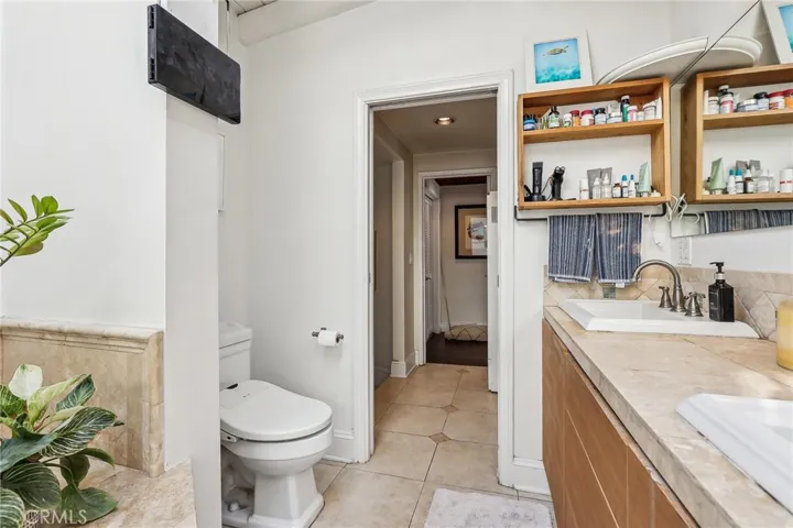 225 9th Street, Manhattan Beach, California 90266