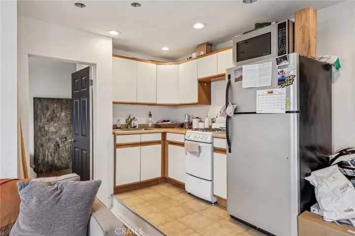 225 9th Street, Manhattan Beach, California 90266
