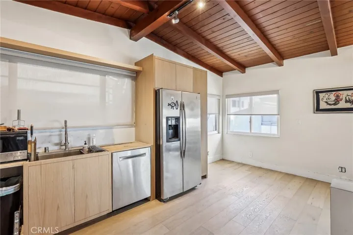 225 9th Street, Manhattan Beach, California 90266