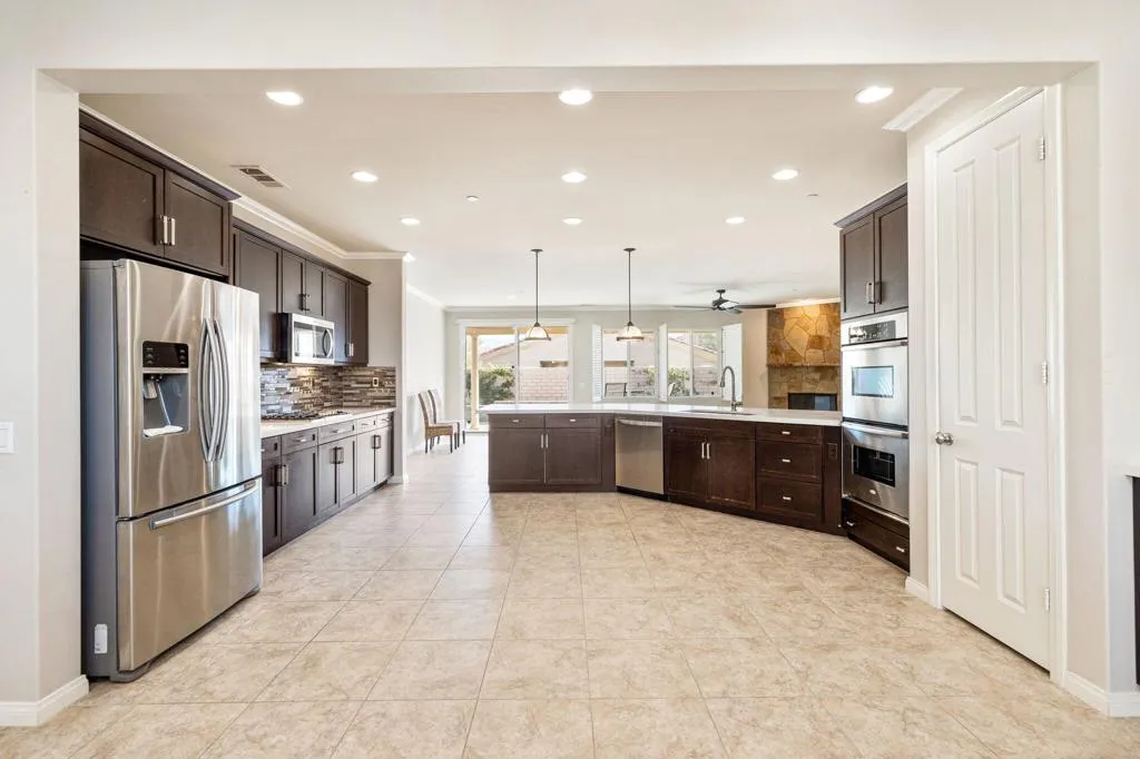 74049 Kingston Court W, Palm Desert, California 92211 home-pic-15