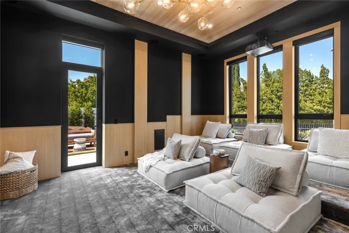 4601 Vista De Oro Avenue, Woodland Hills, California 91364