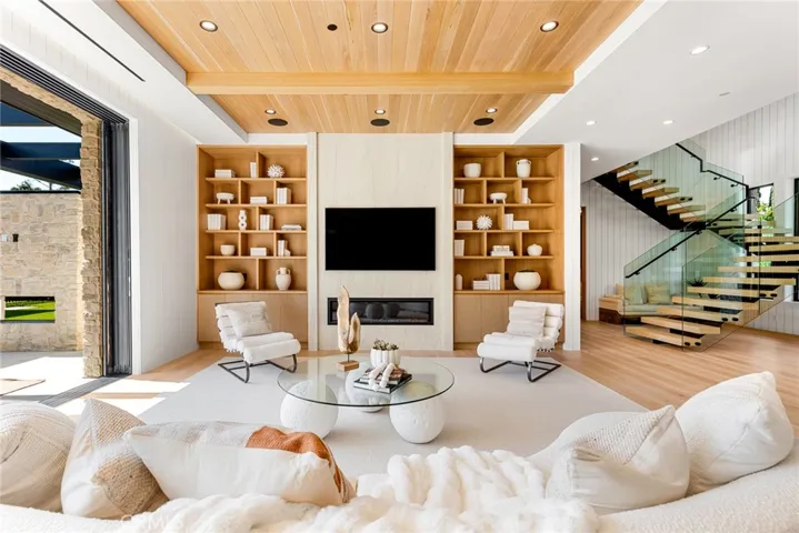 4601 Vista De Oro Avenue, Woodland Hills, California 91364