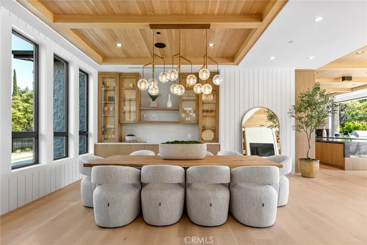 4601 Vista De Oro Avenue, Woodland Hills, California 91364