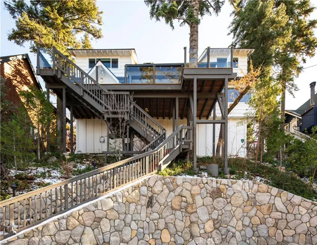 28923 Palisades Drive, Lake Arrowhead, California 92352