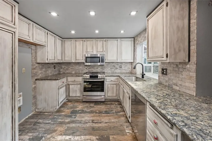 28450 Avion Circle, Castaic, California 91384