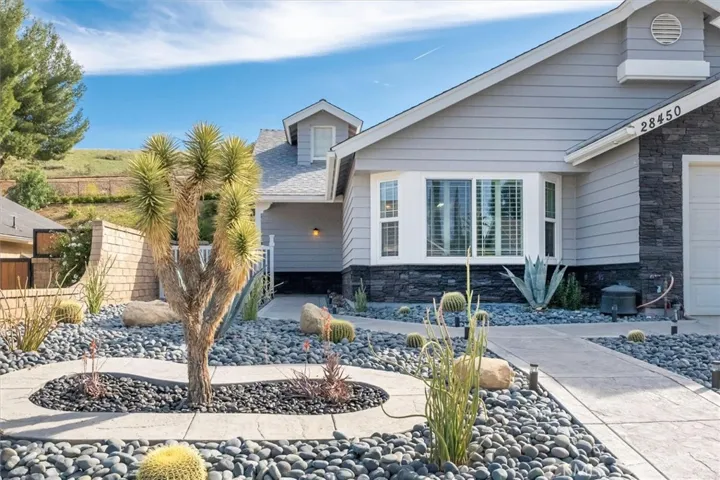28450 Avion Circle, Castaic, California 91384