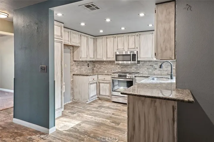 28450 Avion Circle, Castaic, California 91384