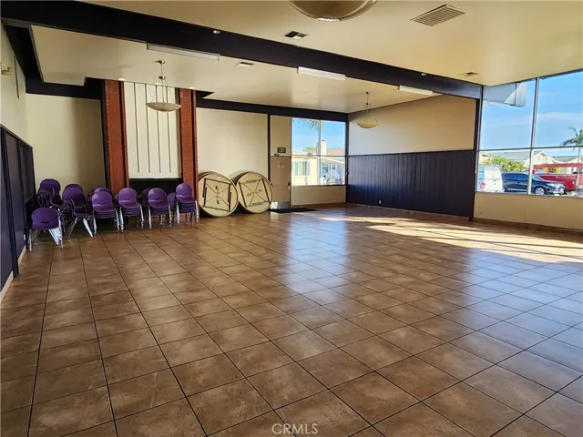 Welcome to Lincoln Center Lifestyle -Clubhouse with Gym/kitchen/fireplace/ enterainment area/library/game room/ doggy area/ pool/ basket ball courts/valley ball/ kiddy play area. Park is Dog & cat friendly