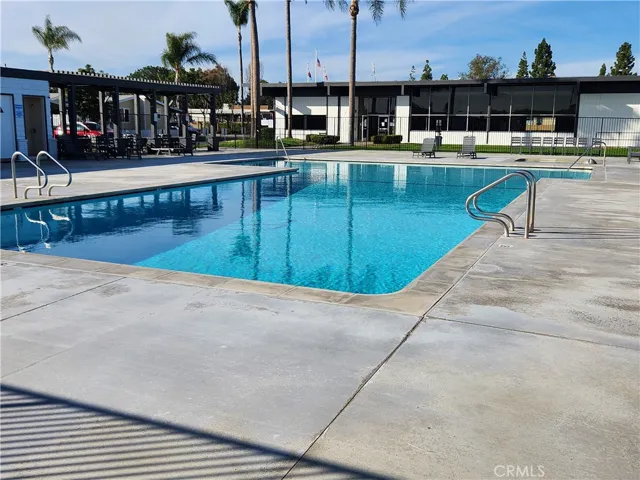 Welcome to Lincoln Center Lifestyle -Clubhouse with Gym/kitchen/fireplace/ enterainment area/library/game room/ doggy area/ pool/ basket ball courts/valley ball/ kiddy play area. Park is Dog & cat friendly