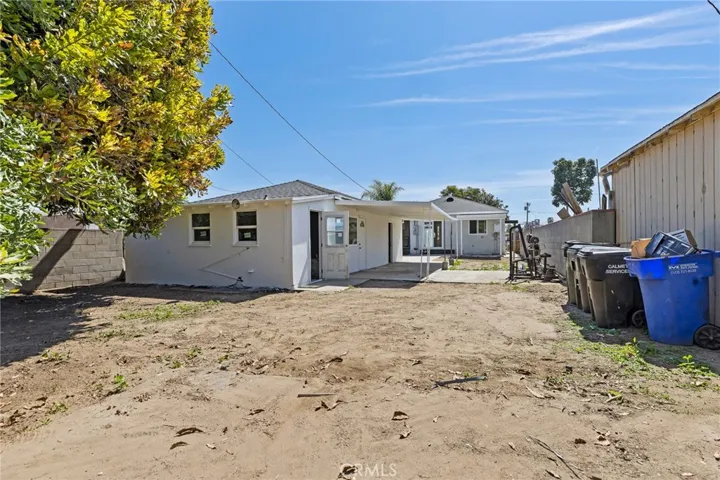 2367 Couts Avenue, Commerce, California 90040