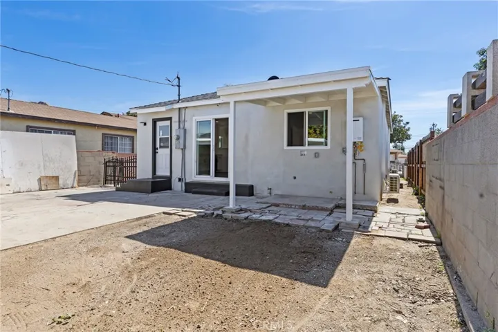 2367 Couts Avenue, Commerce, California 90040
