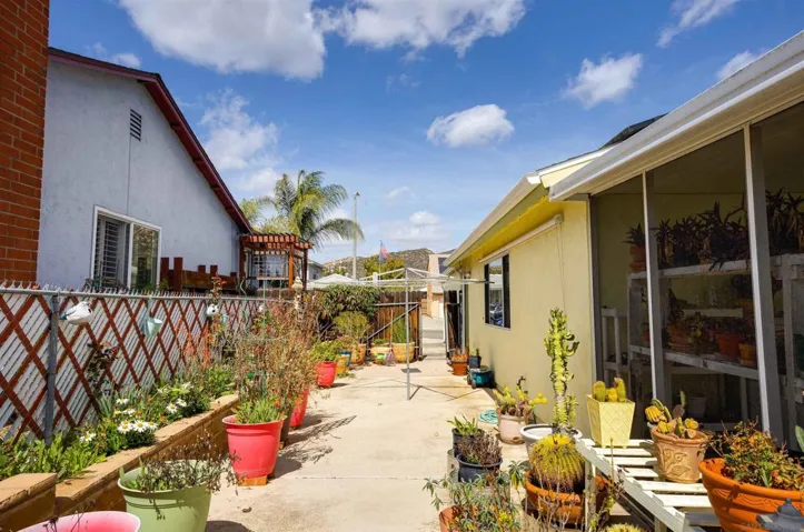 10129 Shaggybark Drive, Santee, California 92071