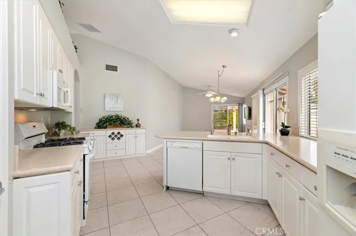 Light and bright kitchen