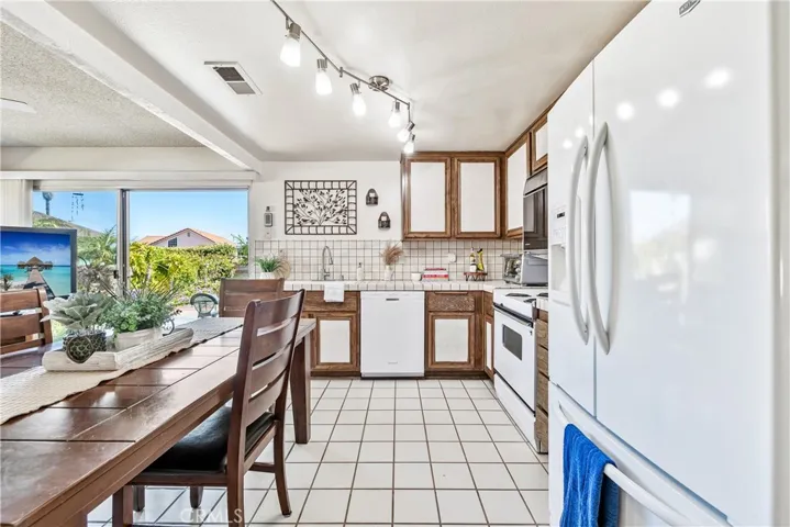 All appliances included... Lovely open floor plan kitchen.