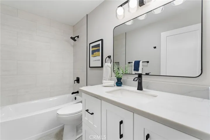 Secondary En-Suite Bathroom #2
