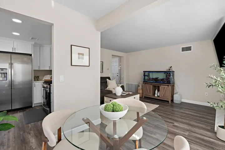 2030 Paseo Cresta, Vista, California 92084
