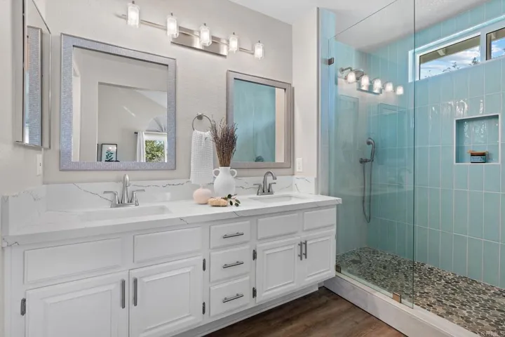 2030 Paseo Cresta, Vista, California 92084