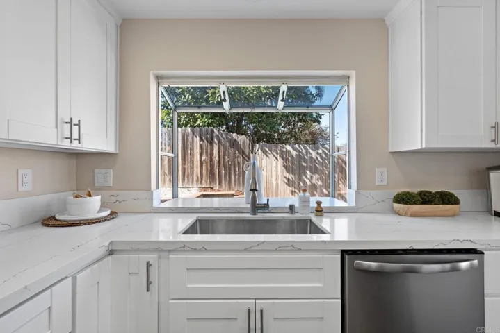 2030 Paseo Cresta, Vista, California 92084