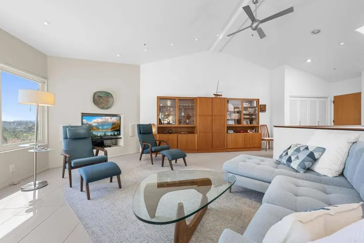 575 Forrest Bluff, Encinitas, California 92024