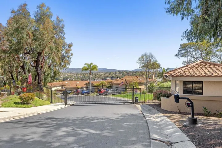 575 Forrest Bluff, Encinitas, California 92024