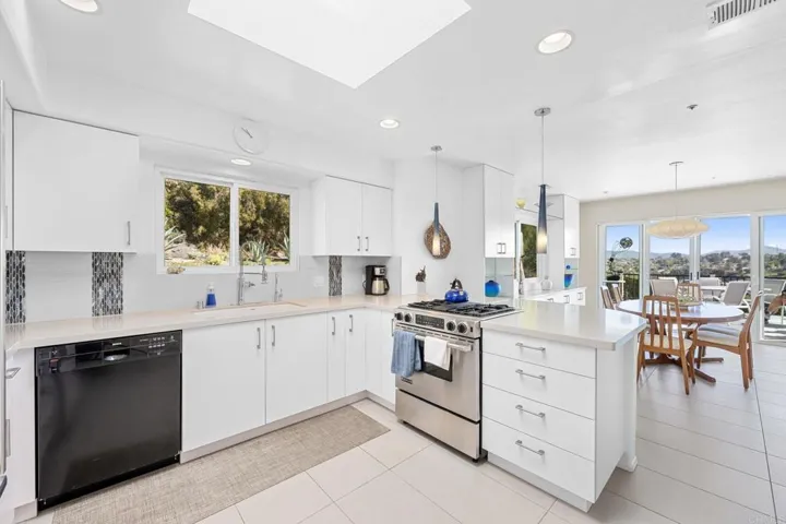 575 Forrest Bluff, Encinitas, California 92024