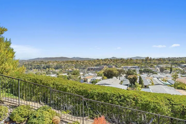 575 Forrest Bluff, Encinitas, California 92024