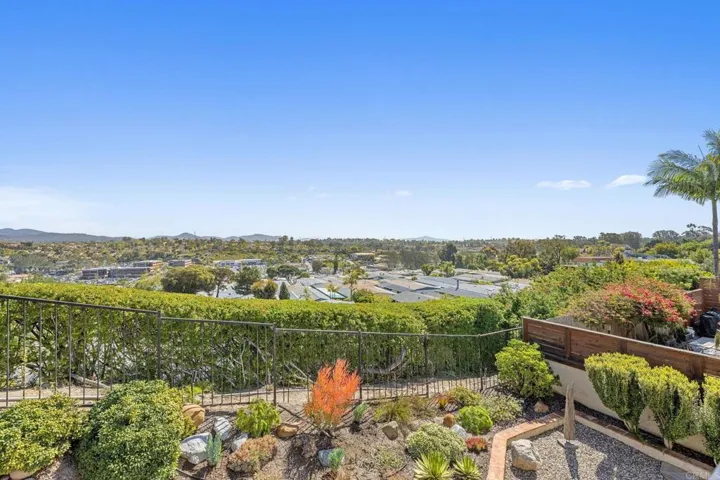 575 Forrest Bluff, Encinitas, California 92024