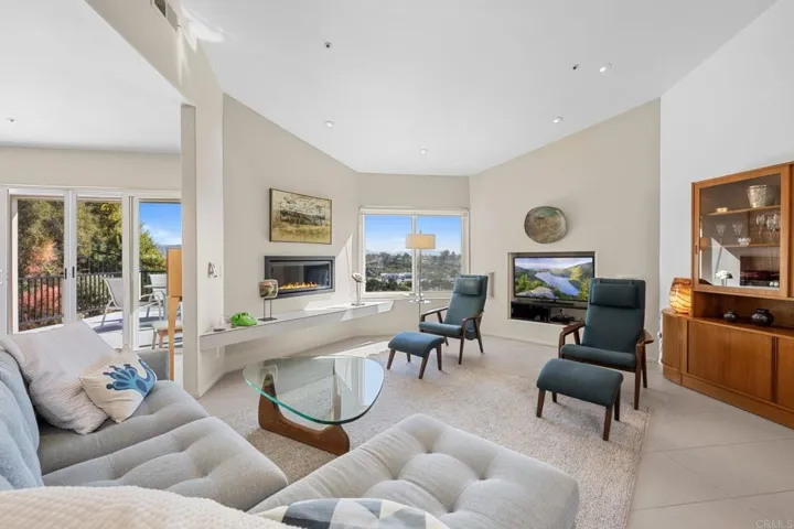 575 Forrest Bluff, Encinitas, California 92024