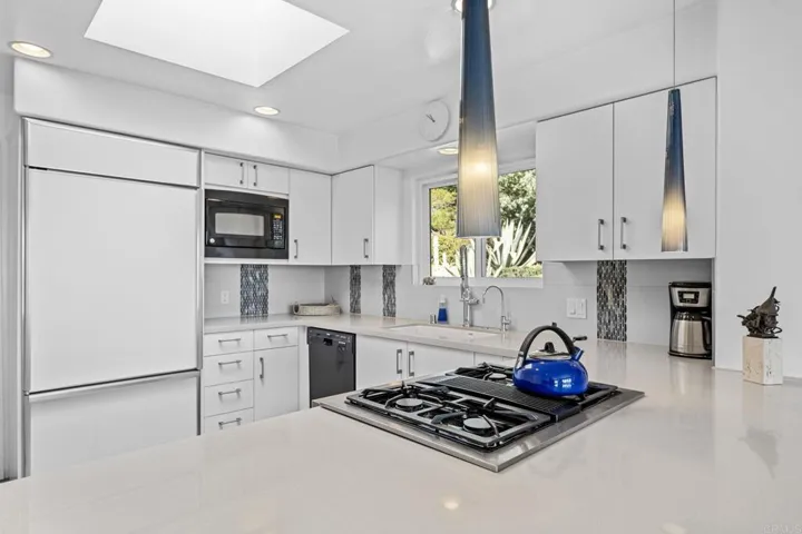 575 Forrest Bluff, Encinitas, California 92024
