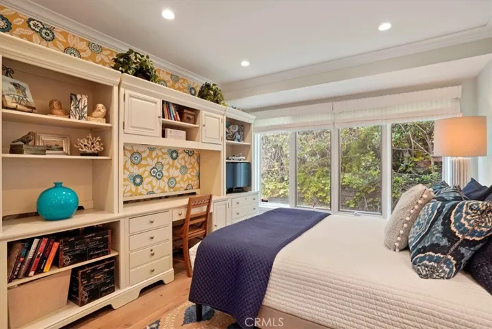 Queen Guest Room