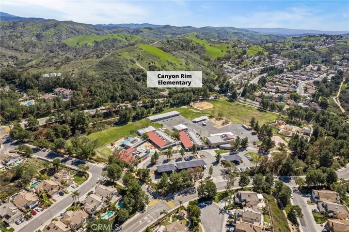 Canyon Rim Elementary school is within walking distance