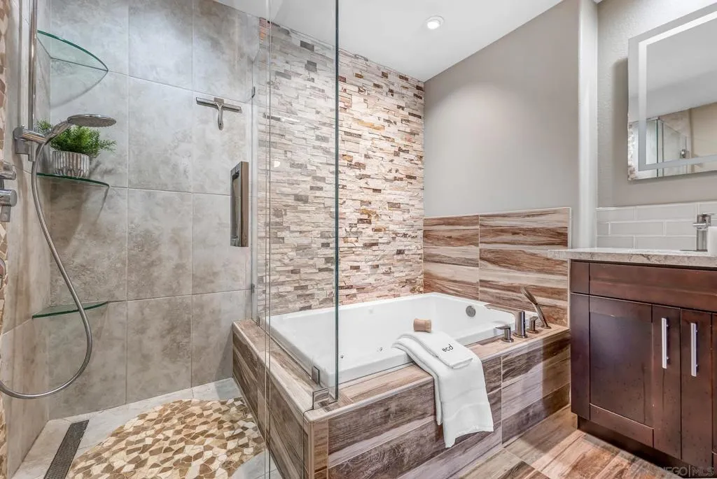 8585 Via Mallorca 1, La Jolla, California 92037 home-pic-31