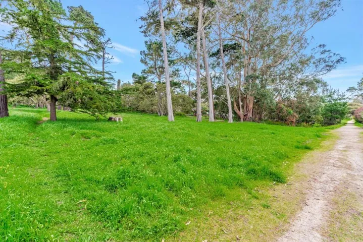 304 Grove Acre Avenue, Pacific Grove, California 93950