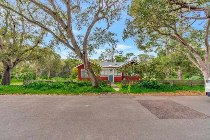 304 Grove Acre Avenue, Pacific Grove, California 93950