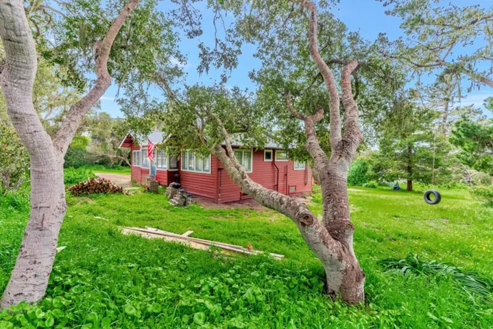 304 Grove Acre Avenue, Pacific Grove, California 93950