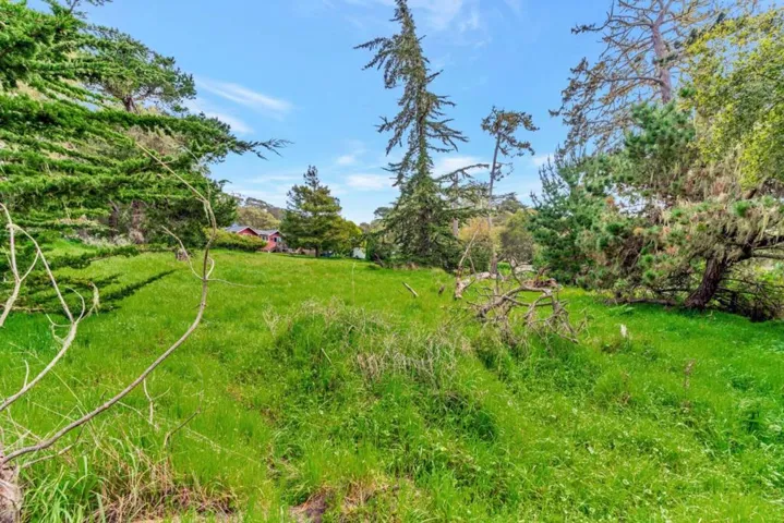 304 Grove Acre Avenue, Pacific Grove, California 93950