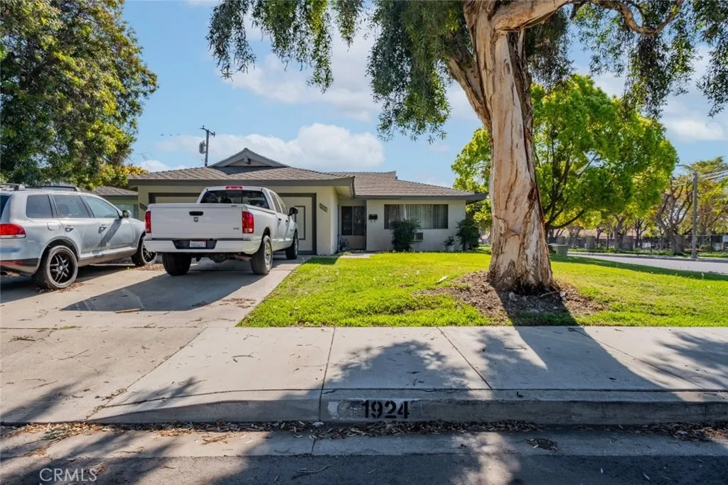 1924 Bobolink Way, Pomona, California 91767 home-pic-0
