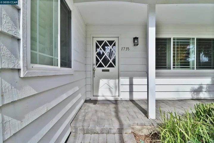 1733 Elmhurst Ln, Concord, California 94521