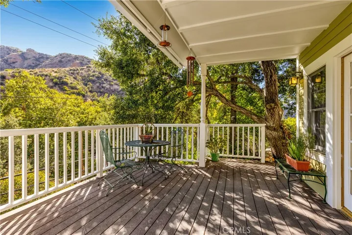 The view deck with ample space for dining and entertaining opening up to the front yard.