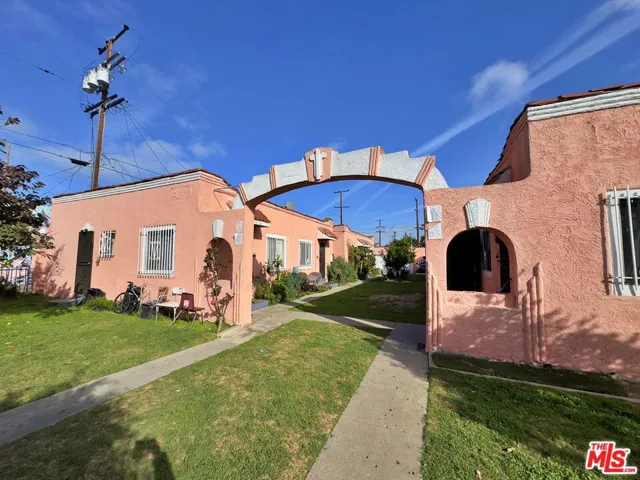 1117 E 71st Street, Los Angeles, California 90001