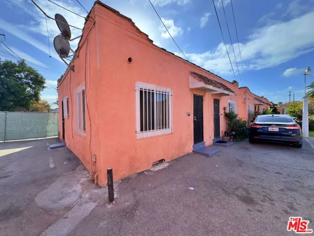 1117 E 71st Street, Los Angeles, California 90001