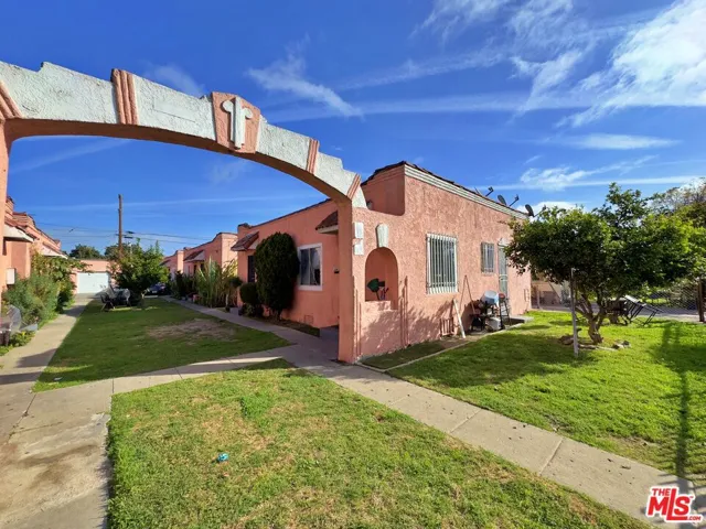 1117 E 71st Street, Los Angeles, California 90001