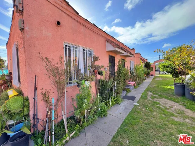 1117 E 71st Street, Los Angeles, California 90001