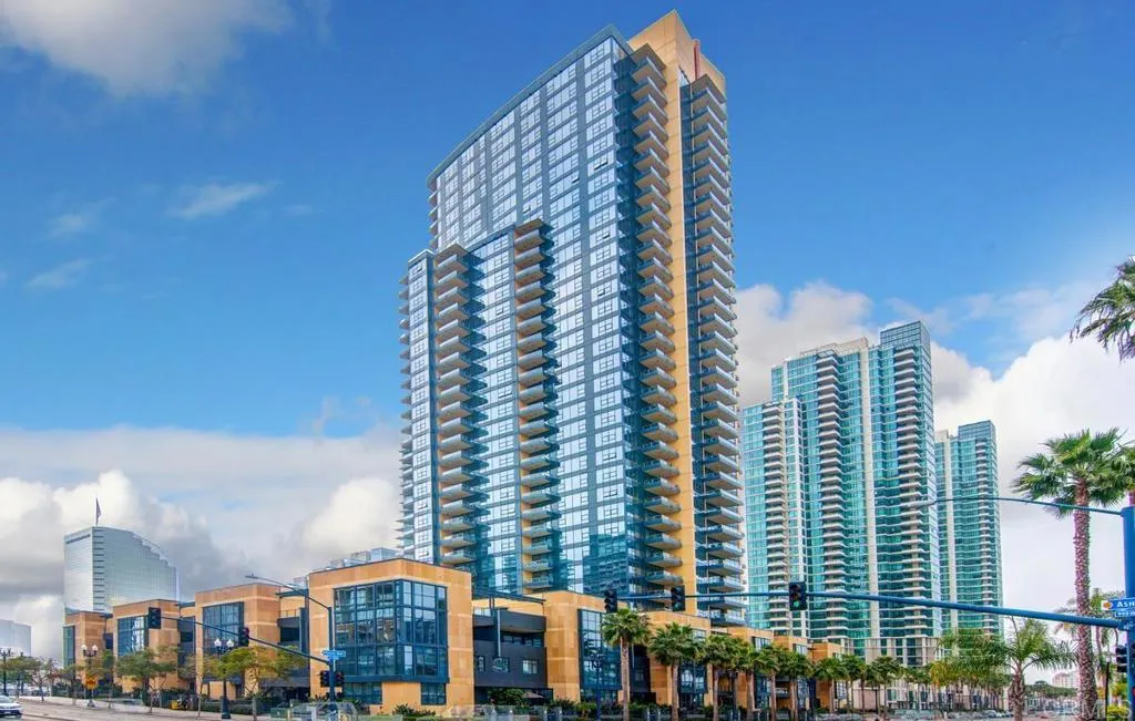 1325 Pacific Highway 2106, San Diego, California 92101 home-pic-43