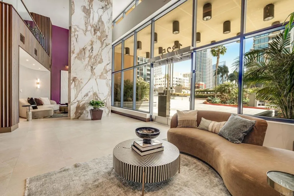 1325 Pacific Highway 2106, San Diego, California 92101 home-pic-36