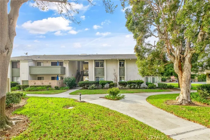 8566 Van Ness Court 24e, Huntington Beach, California 92646